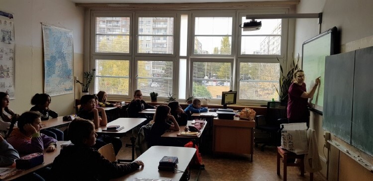 Studentky z Litvy a Ázerbájdžánu