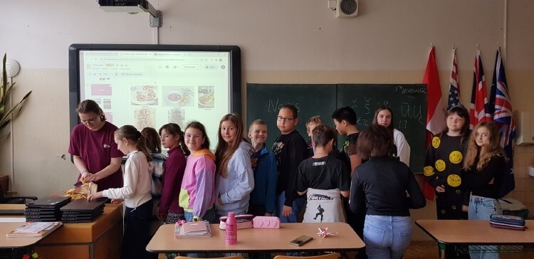 Studentky z Litvy a Ázerbájdžánu